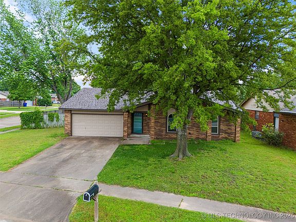 2nd image of 901 S Lions Ave