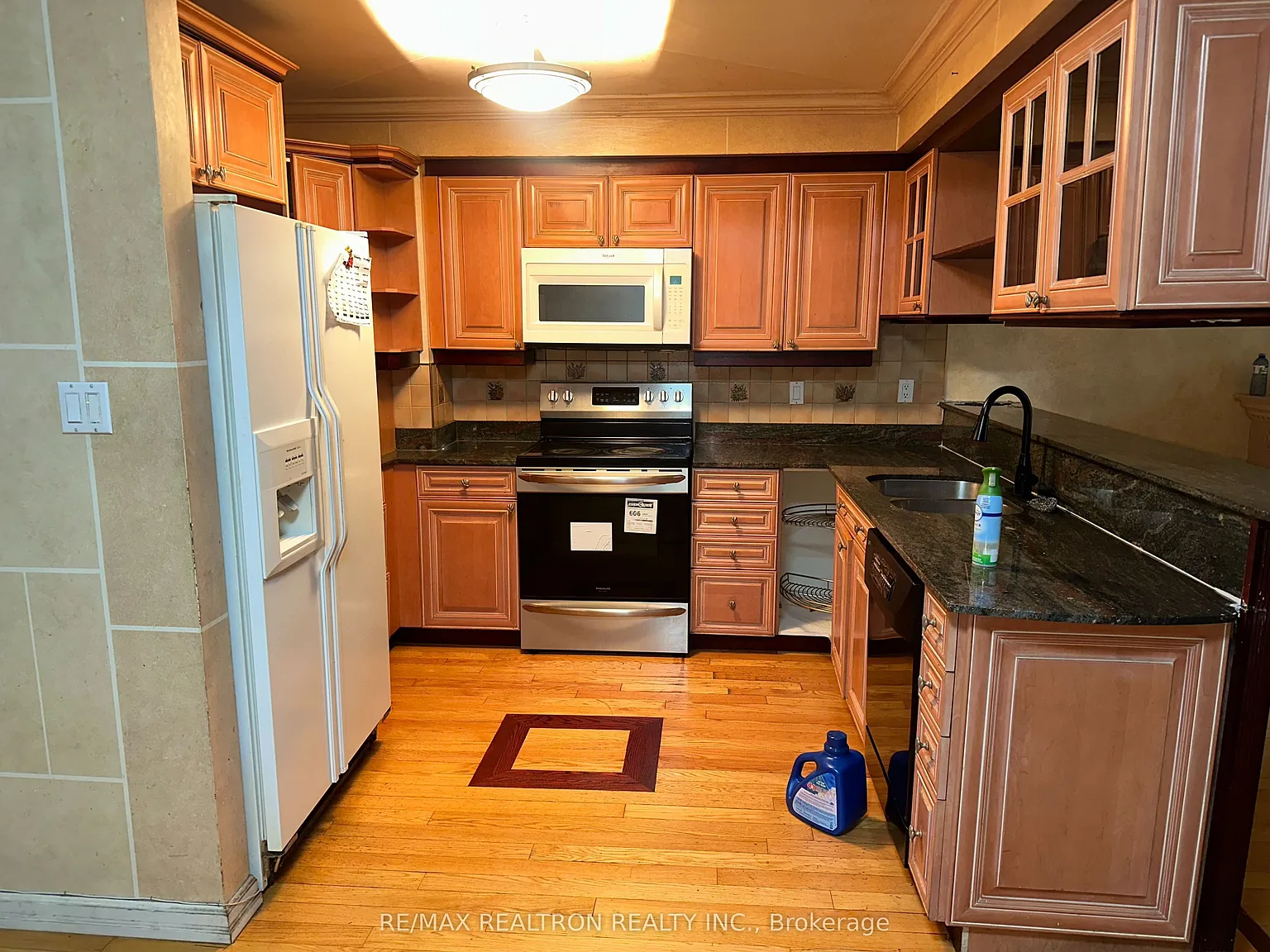4 bed, $3,900 — Photo 2