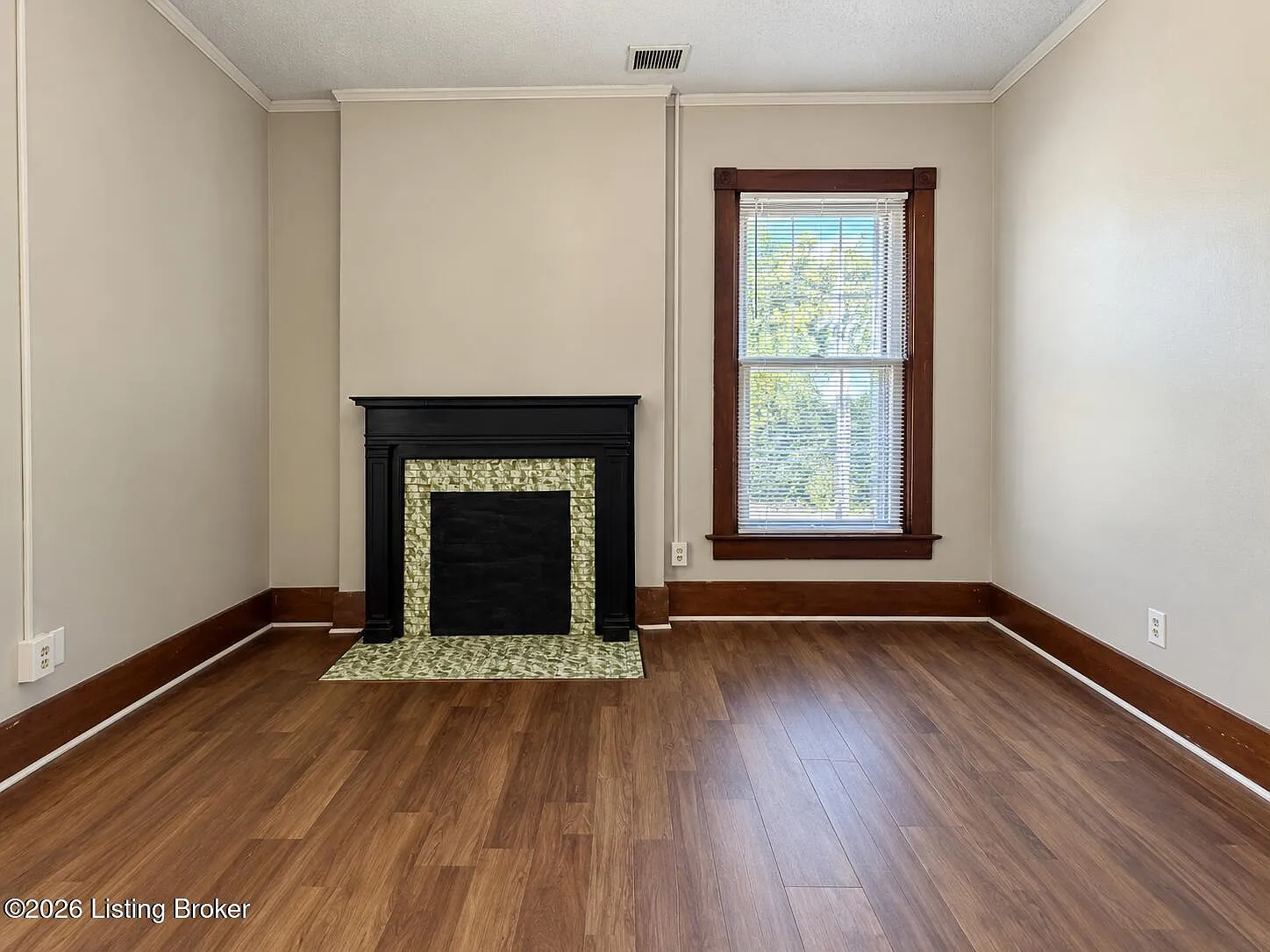 1 bed, 1.0 bath, $925 — Photo 2