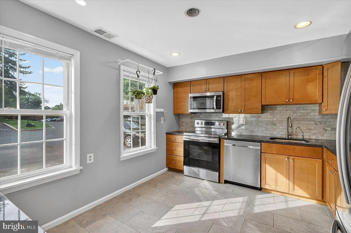 3 bed, 2.5 bath, 1440 sqft, $2,800 — Photo 4