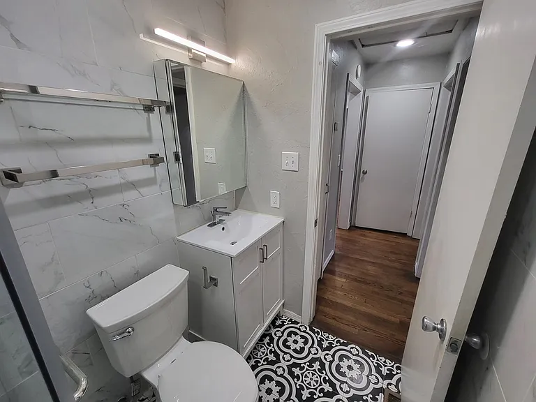 414 E 6th St — Photo 15
