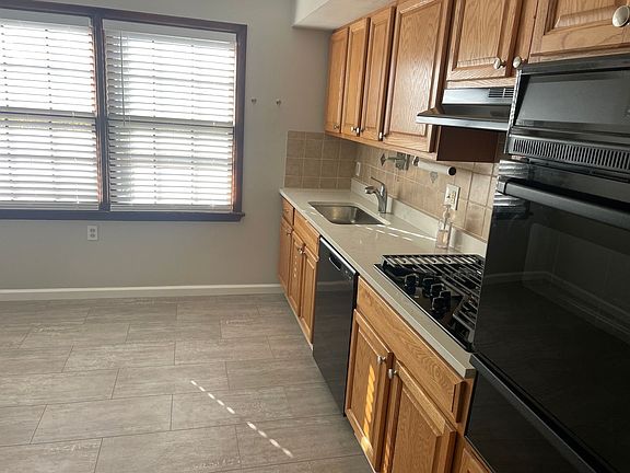 5th image of 604 Thunderbird Ct APT C