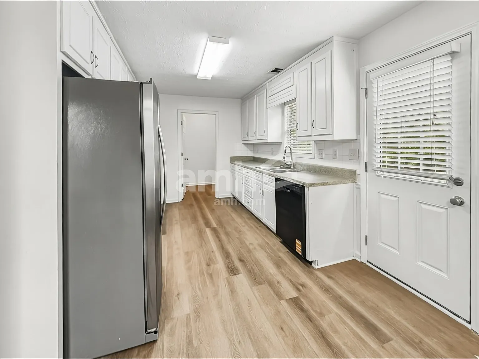 3 bed, 2.0 bath, 1695 sqft, $1,950 — Photo 4