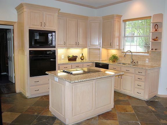 4th image of 828 Crane Dr