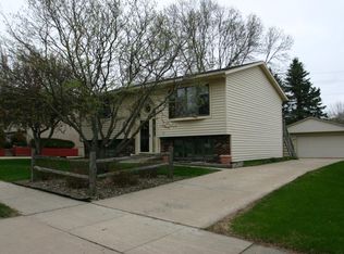 738 30th St NE, Rochester, MN 55906