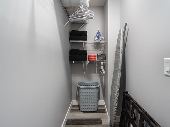 5th image of 948 Evanston Dr NW #B