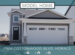 7904 Cottonwood Blvd, Horace, ND 58047