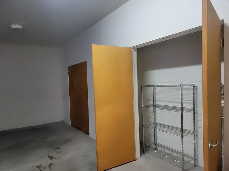 3225 E 3rd St — Photo 30