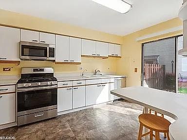 3rd image of 543 Alton Ct