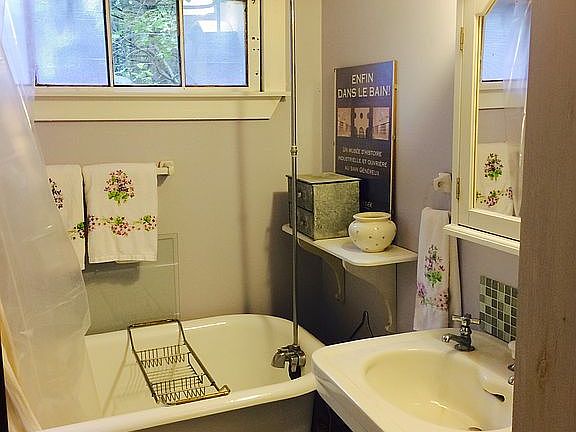Soaking tub