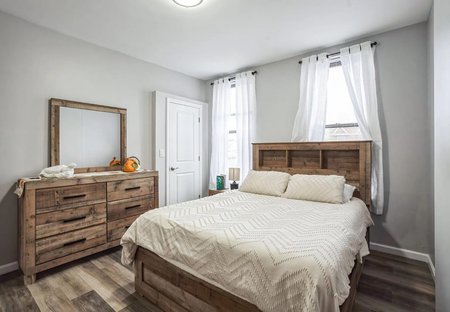 3 bed, 1200 sqft, $4,500 — Photo 4