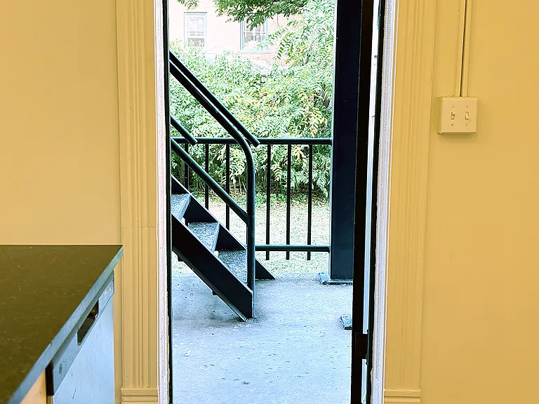 210 S Winebiddle St #4 — Photo 4