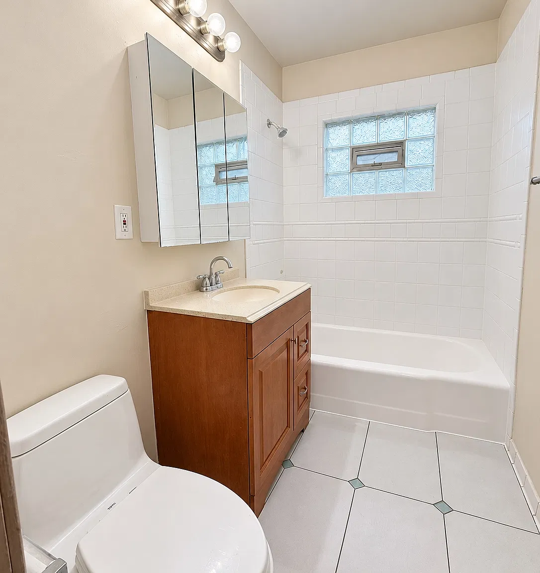 3 bed, 1058 sqft, $2,700 — Photo 3