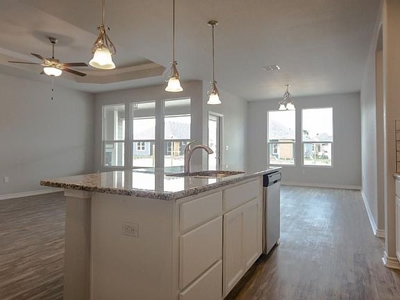 4th image of 146 Norwood Oaks Dr