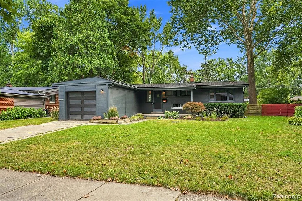 3 bed, 1.5 bath, 1861 sqft, $2,750 — Photo 1