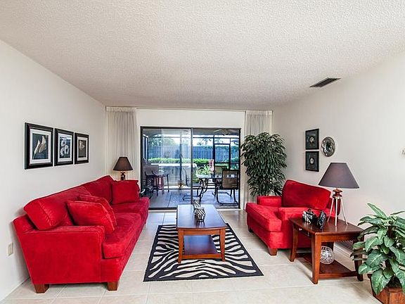 4th image of 131 Shady Pine Ln