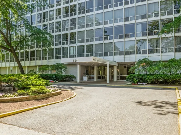 601 E 32nd St APT 810, Chicago, IL 60616