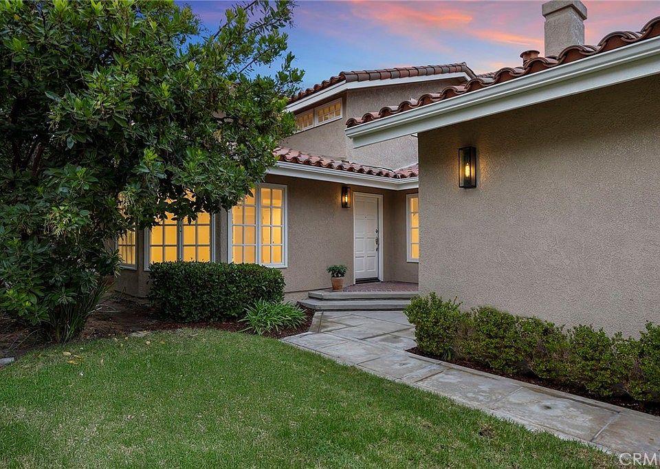 1st image of 33 Malaga Pl W