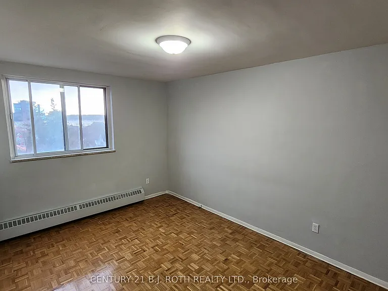 37 Peel St #808 — Photo 9