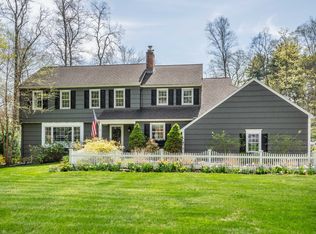 15 Lawton Dr, Simsbury, CT 06070