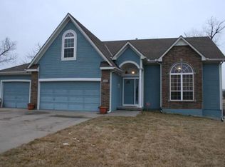 526 Brookwood Ln, Raymore, MO 64083