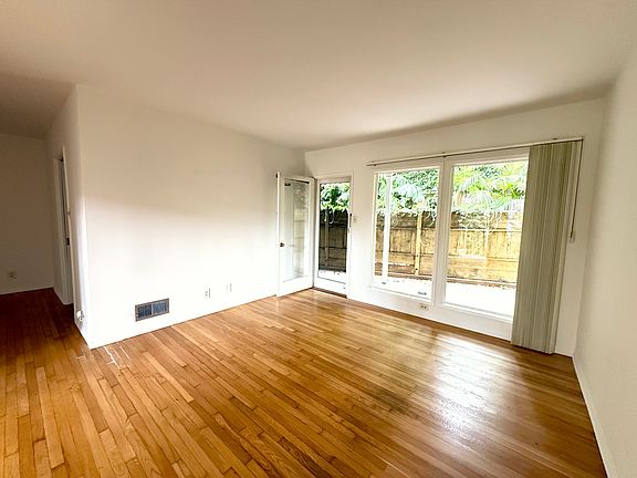 5th image of 2120 1/2 S Beverly Glen Blvd