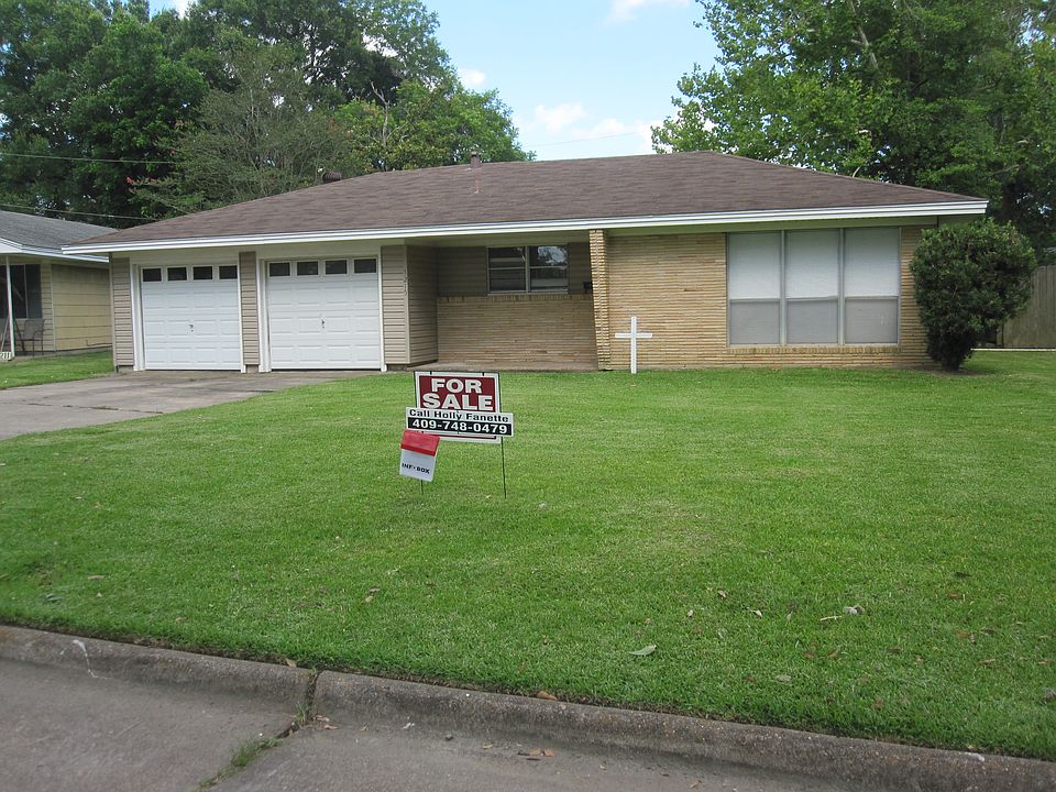 1st image of 3215 Moor Dr