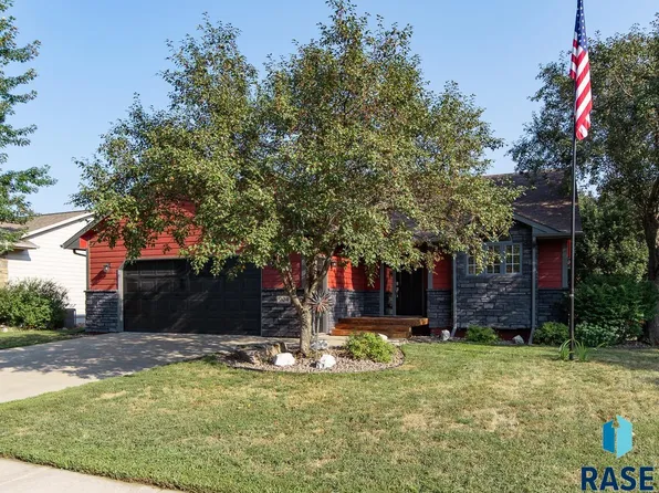 904 E Maywood St, Brandon, SD 57005