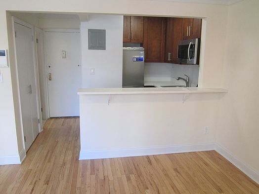 3rd image of 238 E 36th St