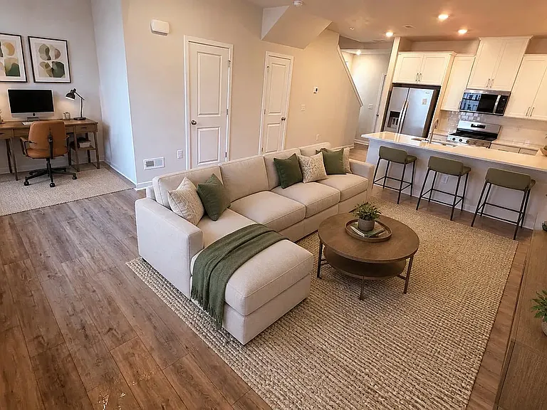 243 Bronze St — Photo 2