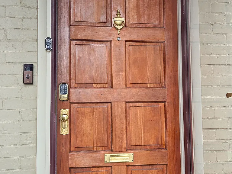 209 W Clay St — Photo 3