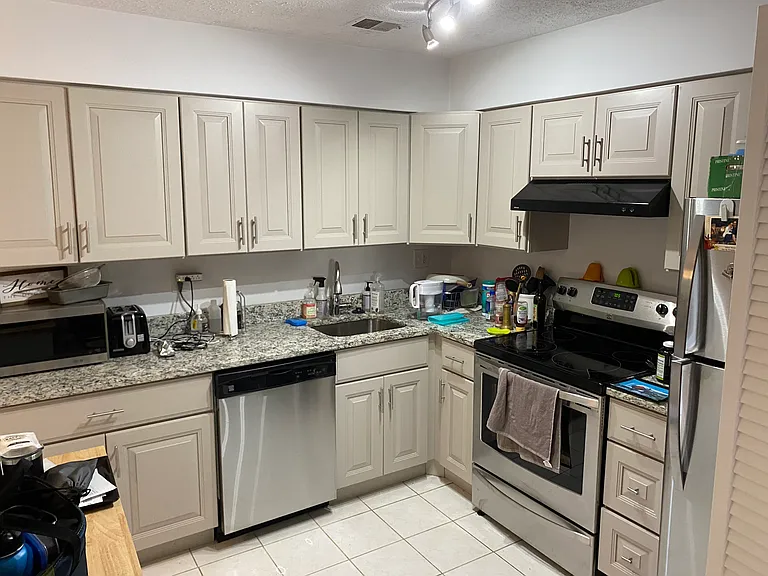 2218 Southgate Sq — Photo 9