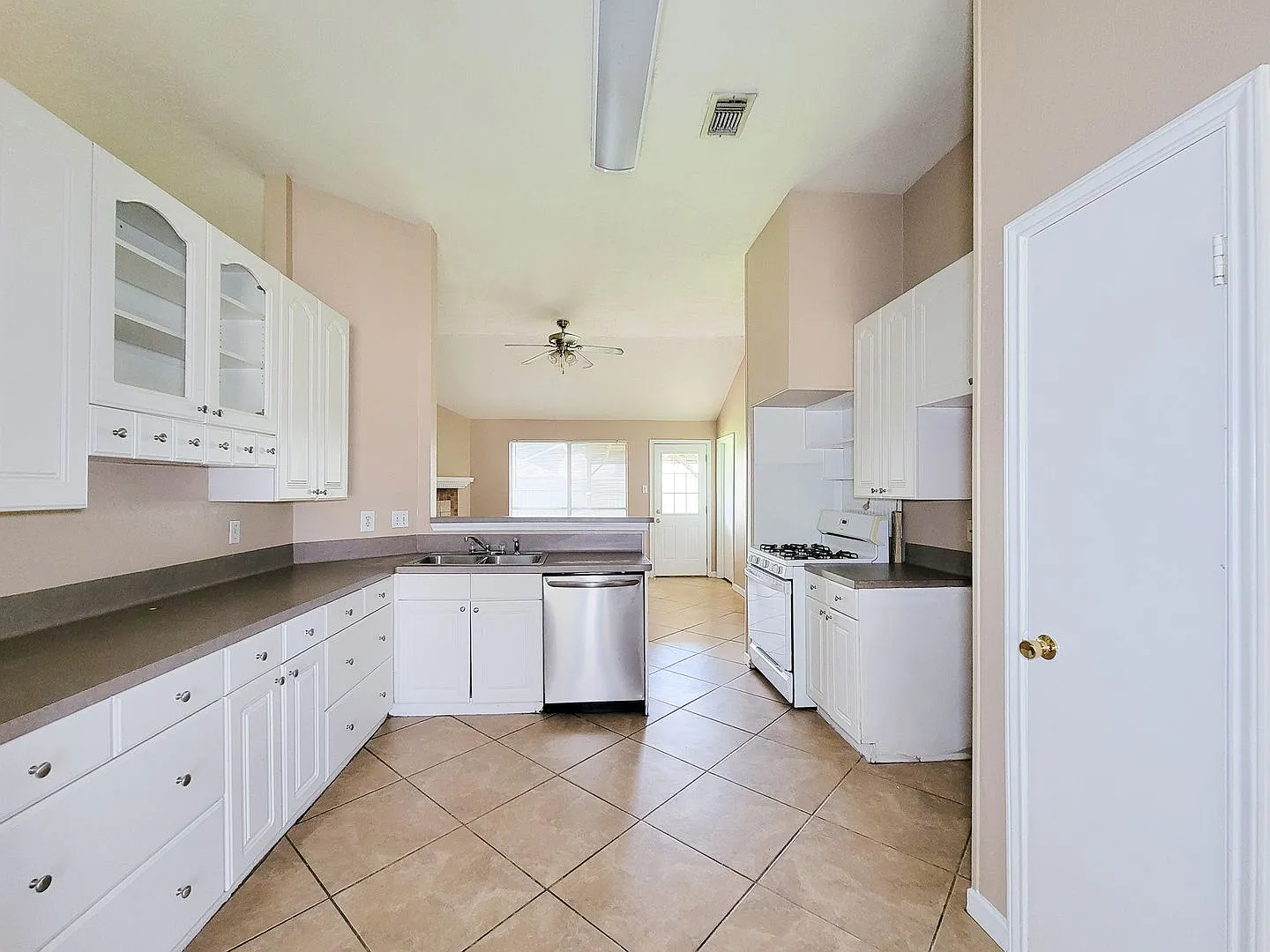Beautiful 3 Bedroom 2 Bath Home In Spring, Texas — Photo 4