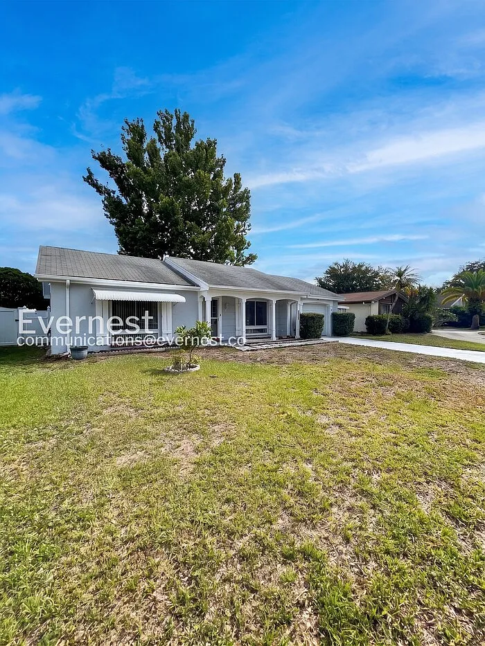 2 bed, 1.5 bath, 1068 sqft, $1,599 — Photo 2