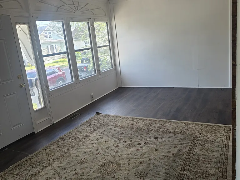 231 Thomson Ave #1 — Photo 4