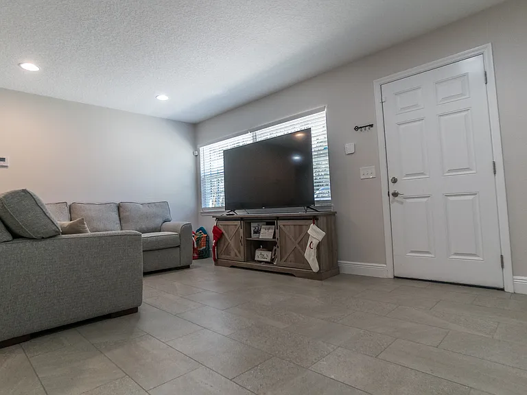 1517 N Grandview St #1 — Photo 76