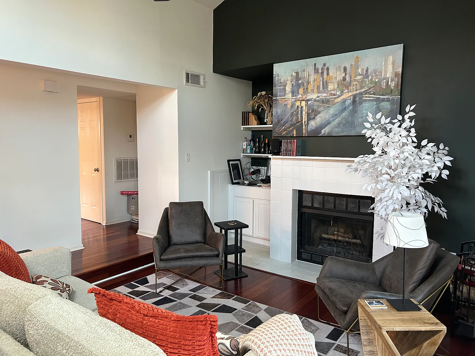 1 bed, 734 sqft, $2,400 — Photo 2