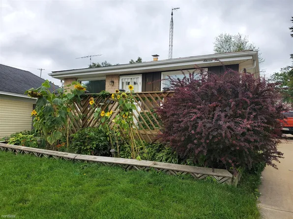 1110 Brooker St, Racine, WI 53404