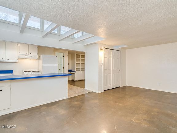 3rd image of 2940 E Helen St