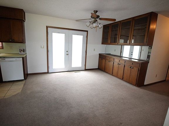 4th image of 119 E Young St