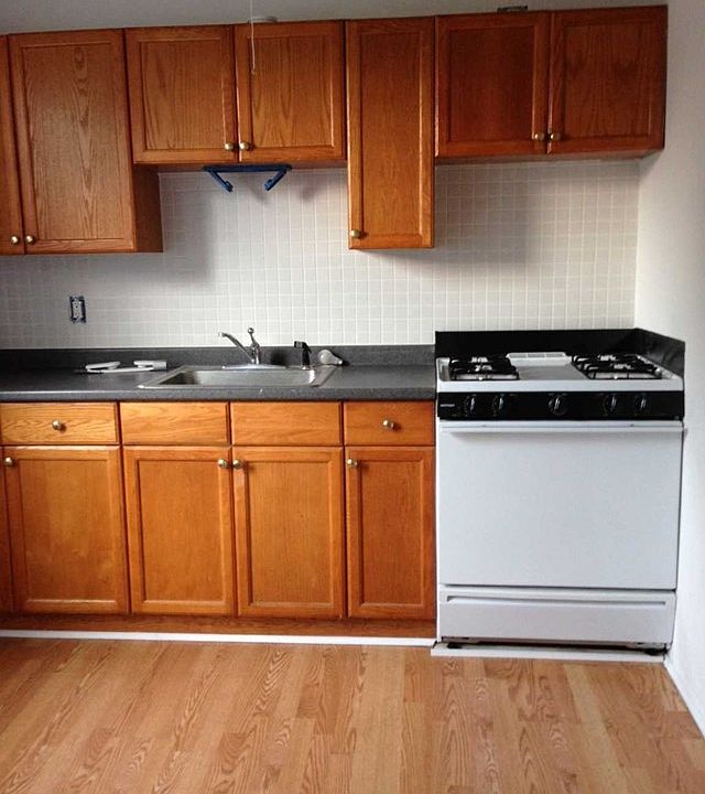2nd image of 30 E Madison Ave