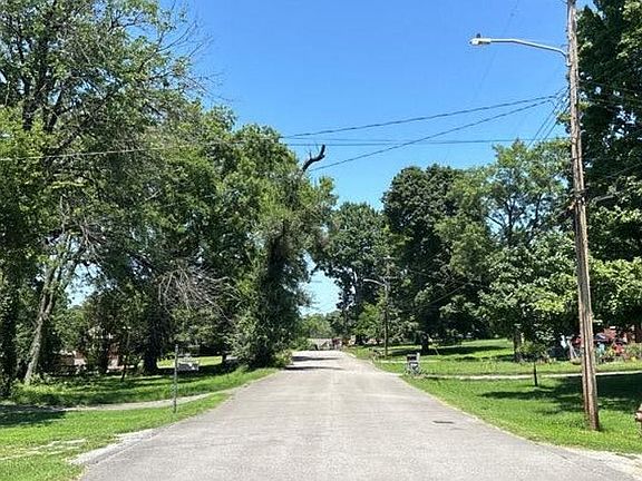 5th image of 2216 Pinewood Rd