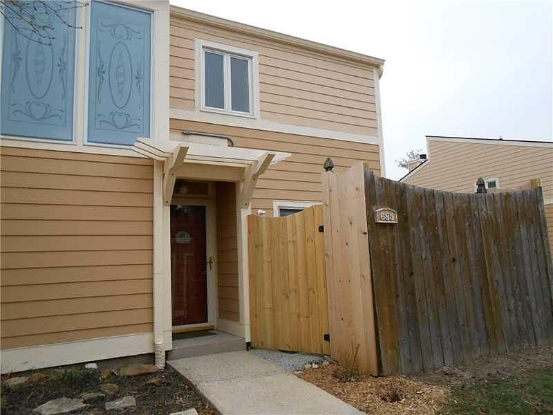 1st image of 685 Ironwood Dr #8