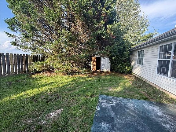 5th image of 505 Village Cir