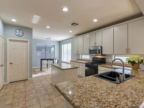 4th image of 103 W Raven Dr