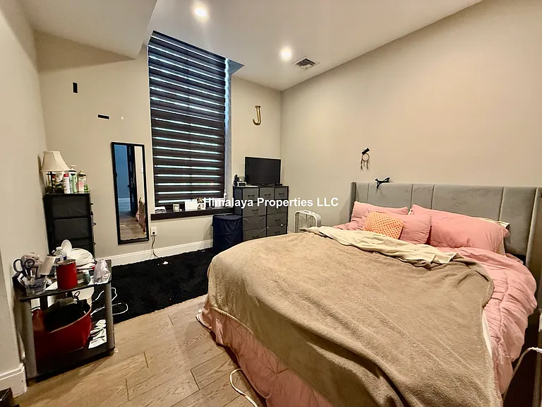 407 Dudley St #6 — Photo 11