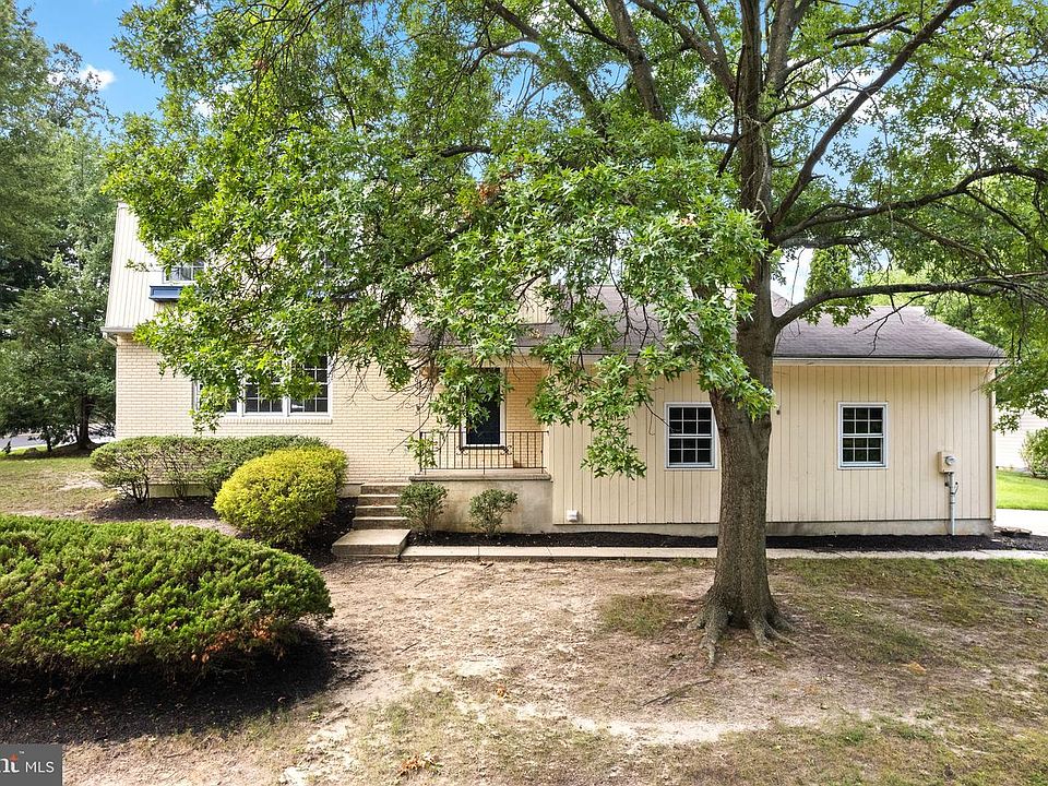 1st image of 260 Village Ct