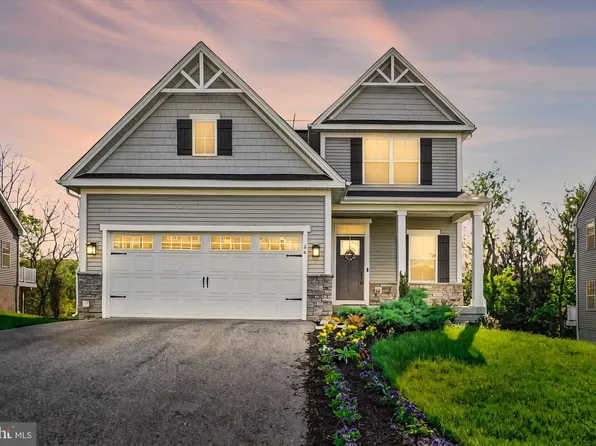 66 Lady Harrington Dr, East York, PA 17402