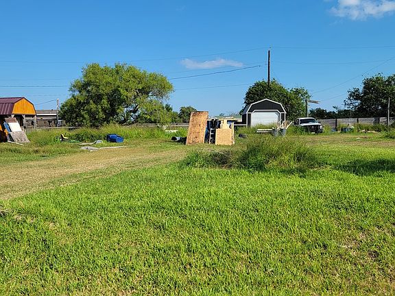 5th image of 135-143 Catalina Dr