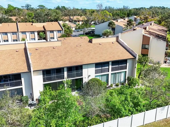 2446 Clubhouse Cir Unit 202, Sarasota, FL 34232